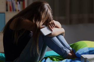 Sulmona - Abusi su una 12enne, indagato un terzo minore per revenge porn